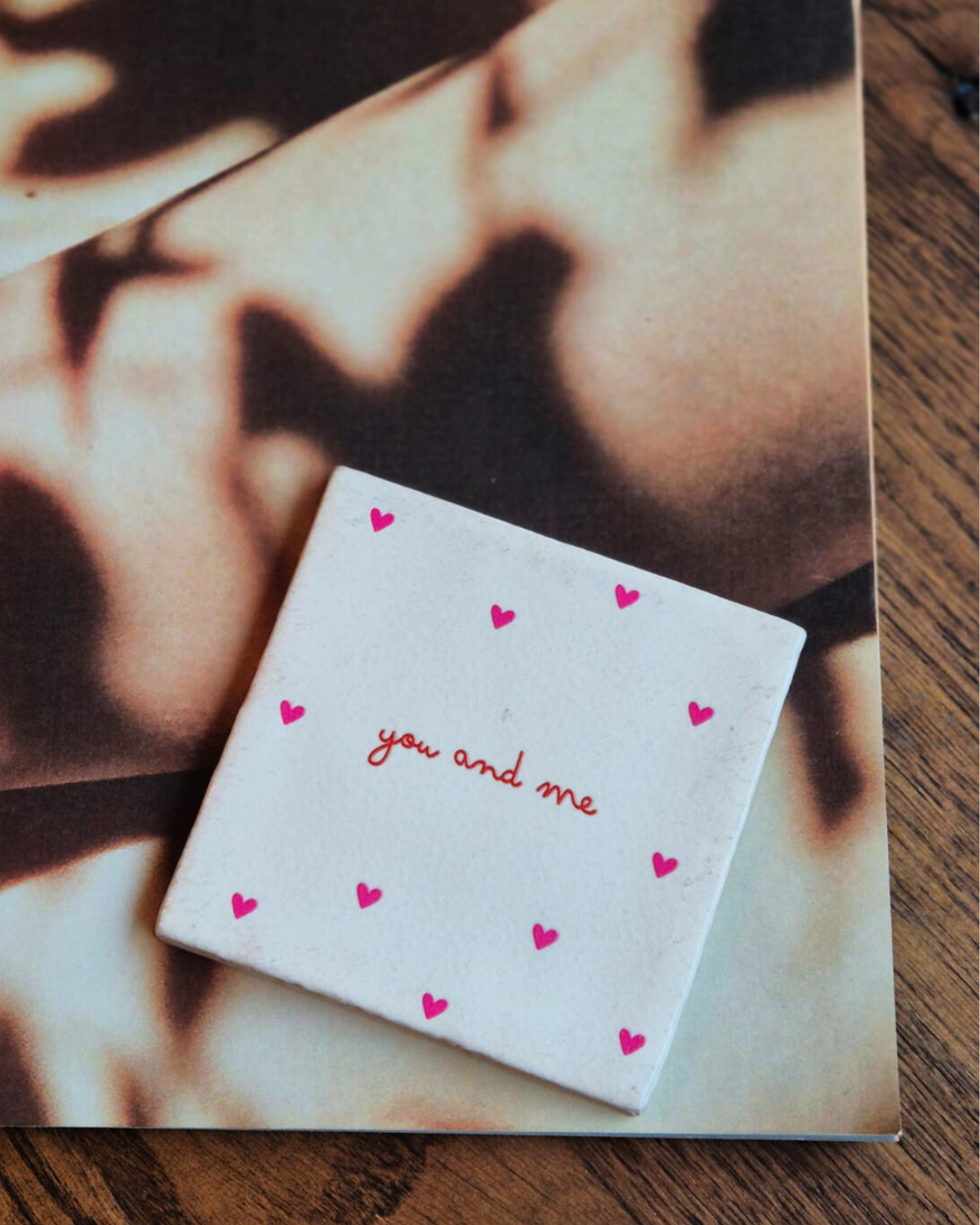 Tegelte You and Me | Een klein gebaar met lieve betekenis