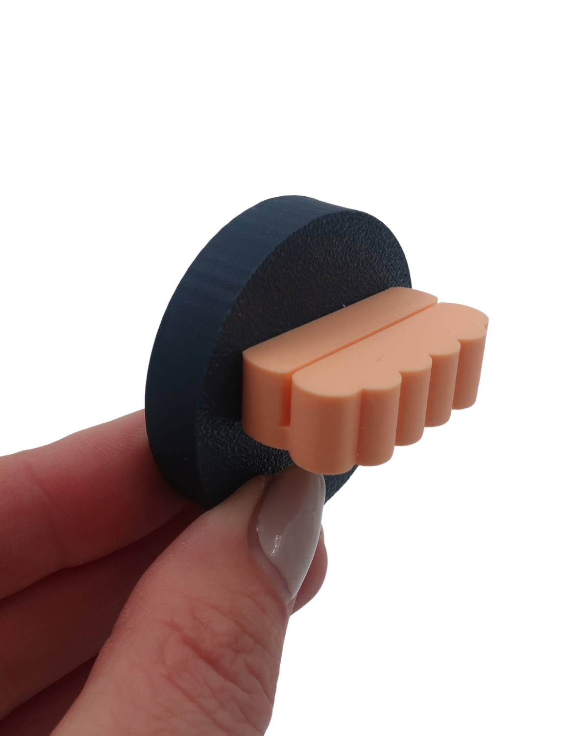 MUUSS kaarthouderschakel in minimalistisch design, modulair systeem voor persoonlijke galerijwand met kaarten, prints en foto’s