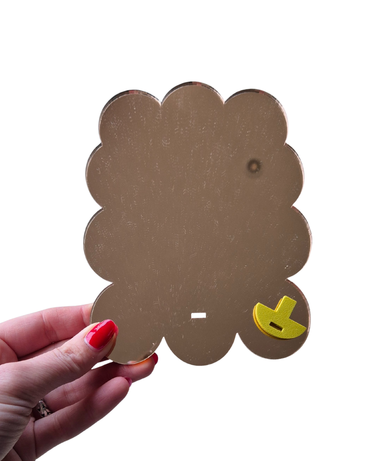 MUUSS spiegeltje in goud, close-up van hoogwaardig spiegelacryl met minimalistisch design, 17 x 13 cm