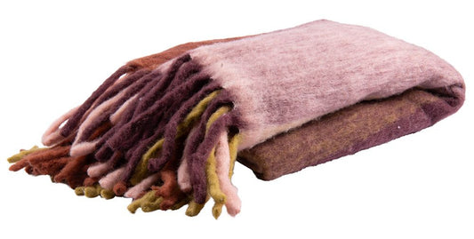 Handgemaakt plaid Lynn Blocks van Imbarro met kleurrijk blokkenpatroon en kwastjes, zacht en warm woonaccessoire voor een cosy interieur.